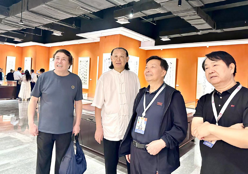 与董昭礼主席、张国琳主席在观展