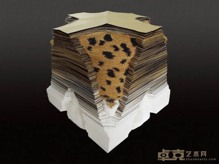 《孟极》，纸，40 × 40 x 40 cm，2012