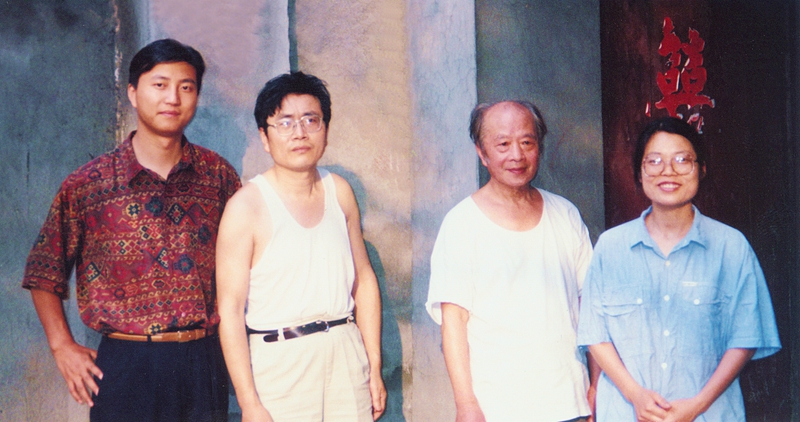 1994-5-30接受法国《十字架报》记者专访 此照为该记者所摄-