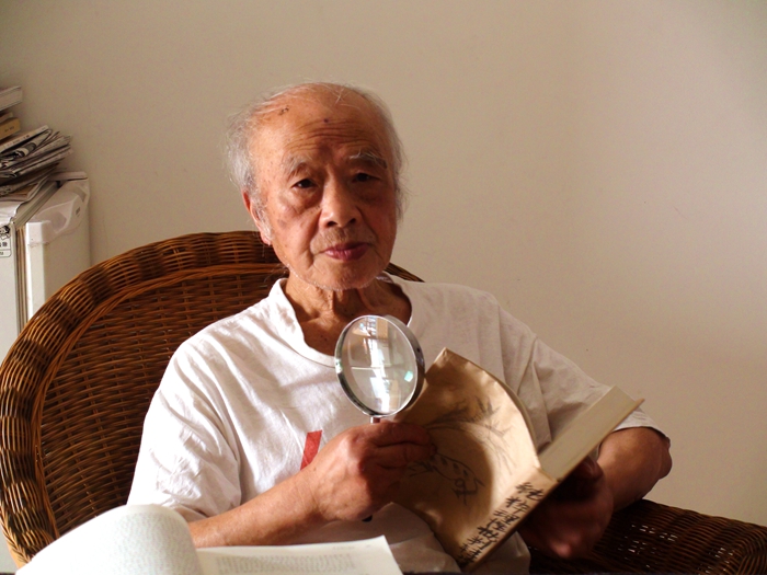 2010（84岁） 读《纯粹理性批判》于成都晨晖路家中