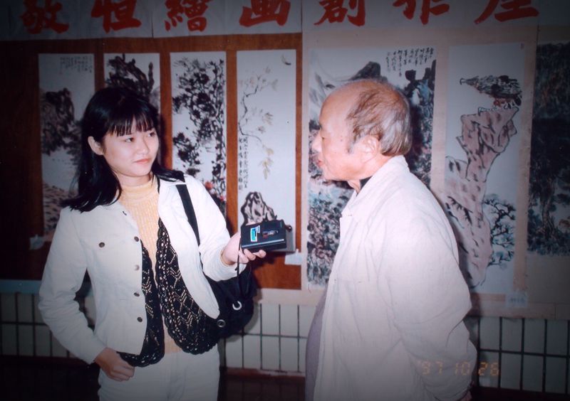 1997-10-26 在“王敬恒绘画创作展”现场接受电台采访