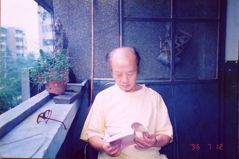 1996（70岁）在成都双林路家阳台上
